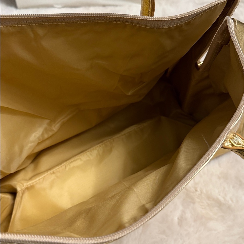 Michael Kors Gold Weekender Gift Tote - Picture 5 of 10